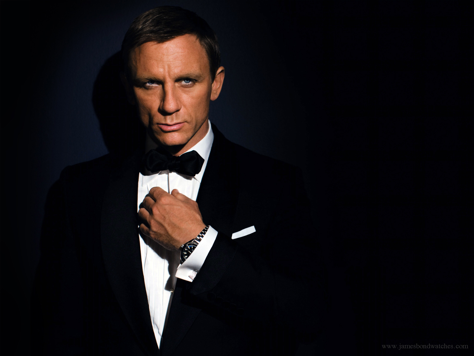Omega wallpapers promoting James Bond watches 